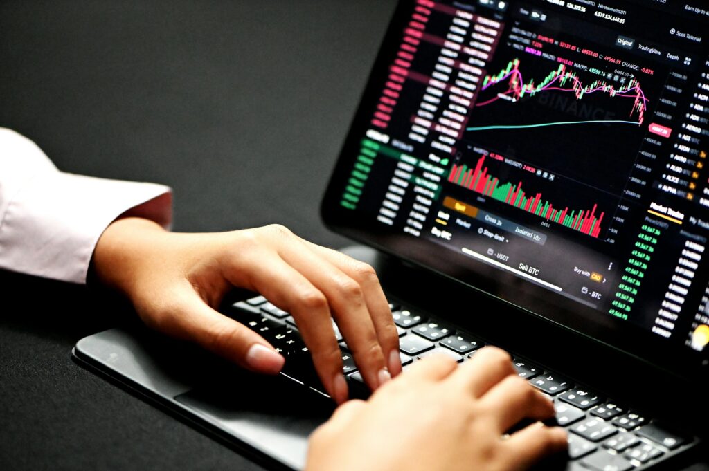 woman trading - How to Become a Prop Trader