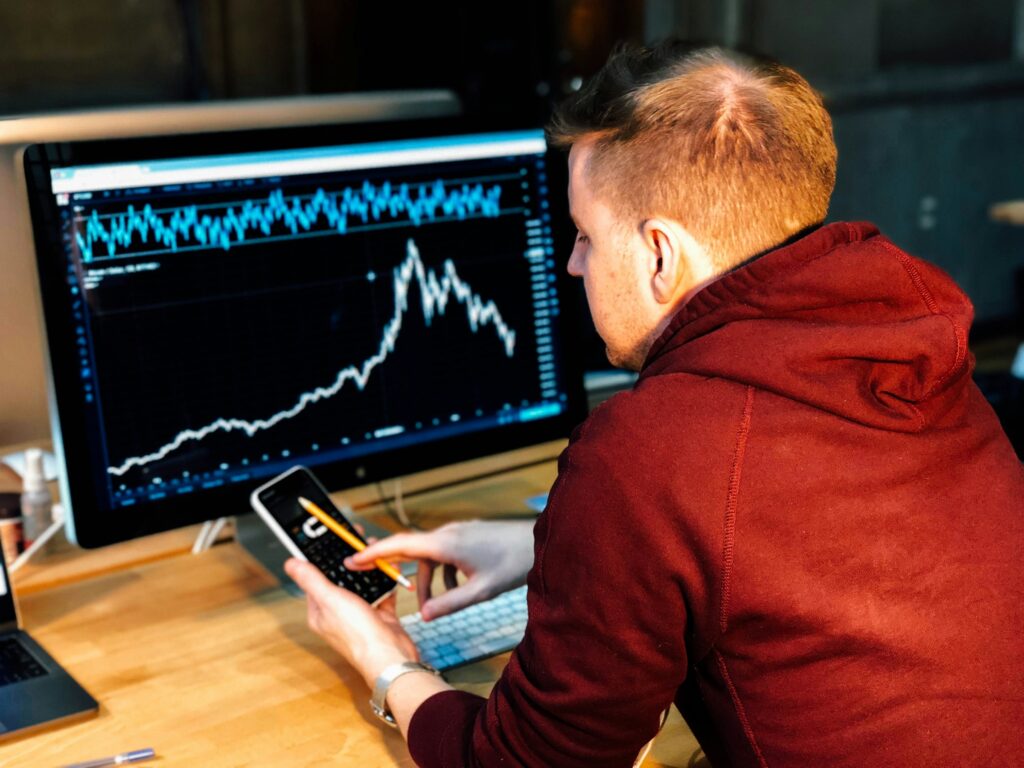 Man Trading - Best Market to Trade for Beginners